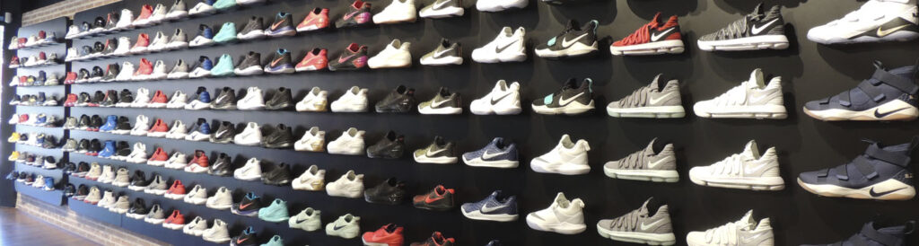 Stock de zapatillas de baloncesto en la tienda